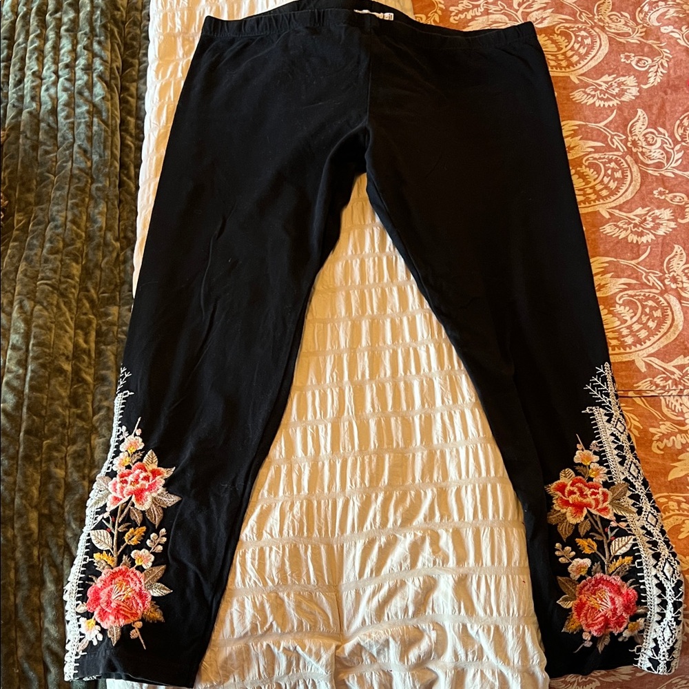 Johnny Was Black Leggings with Floral Embroidery